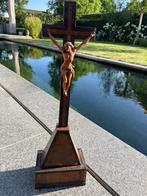 Kruisbeeld in hout staand, Antiek en Kunst, Ophalen