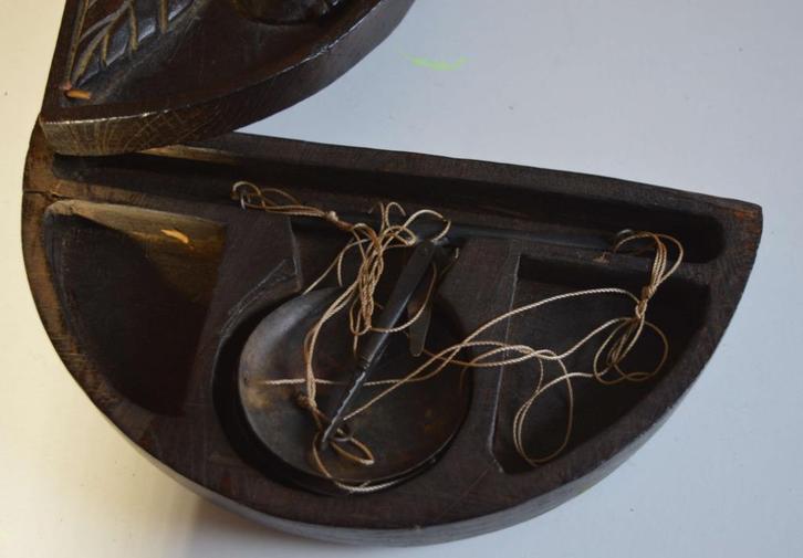 Draagbare Trebuchet weegschaal in een houten kistje Art Afr, Antiek en Kunst, Kunst | Niet-Westerse kunst, Ophalen of Verzenden