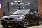 BMW 318 i SPORTLINE-AUTO-CAMERA-CRUISE-LEER-EU 6B 2030!!, Te koop, Zilver of Grijs, Berline, Benzine
