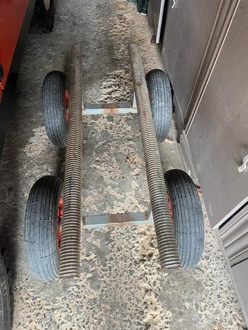 Vends chariot 4 roues jetski beschikbaar voor biedingen