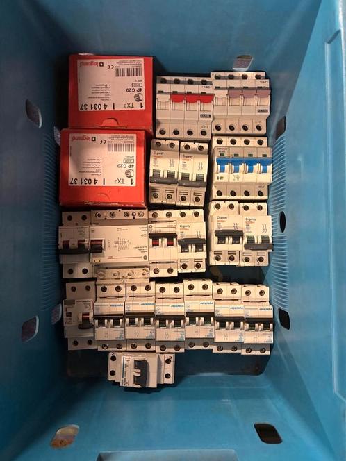 Automaten (2 en 4polige) nieuw of in goede staat..., Doe-het-zelf en Bouw, Elektriciteit en Kabels, Zo goed als nieuw, Overige typen