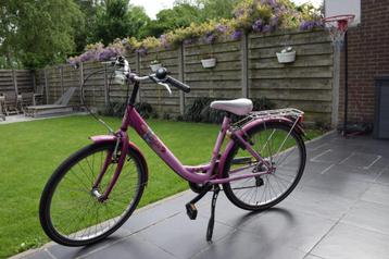 Meisjes fiets beschikbaar voor biedingen