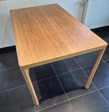Keukentafel in eiken fineer beschikbaar voor biedingen