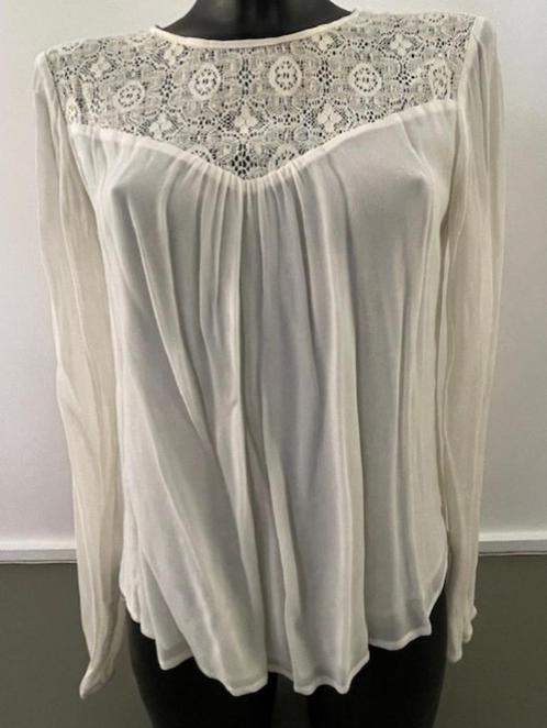 ZGAN offwhite blouse Velvet met kant en knoopjesachterkant, Kleding | Dames, Blouses en Tunieken, Zo goed als nieuw, Maat 38/40 (M)