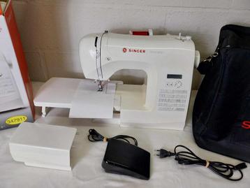 naaimachine singer met gratis opberg tas  beschikbaar voor biedingen