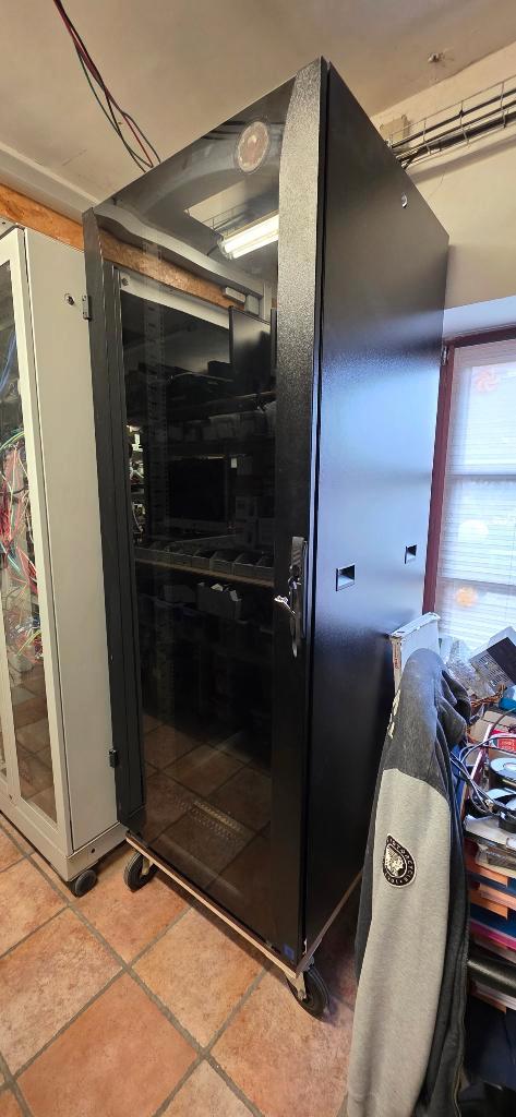 Armoire réseau 42U 800 x 800 x 2000mm, Informatique & Logiciels, Armoires de serveurs, Utilisé, Verre, Tôle d'acier, Enlèvement