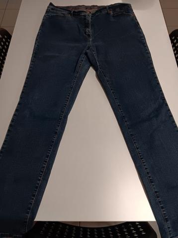 Jeans TONI  beschikbaar voor biedingen