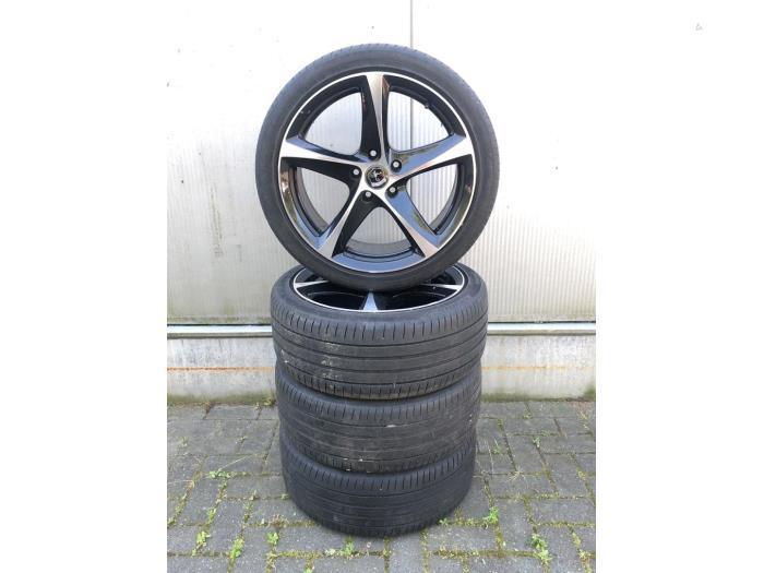 Sportvelgenset + banden van een Volkswagen Passat, Auto-onderdelen, Banden en Velgen, Personenwagen, Gebruikt, 3 maanden garantie