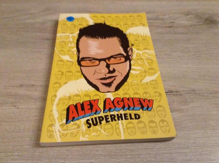 Alex Agnew: Superheld biografie boek (2010), Boeken, Biografieën, Zo goed als nieuw, Film, Tv en Media, Ophalen of Verzenden