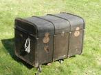 Oude houten transportkoffer, Ophalen