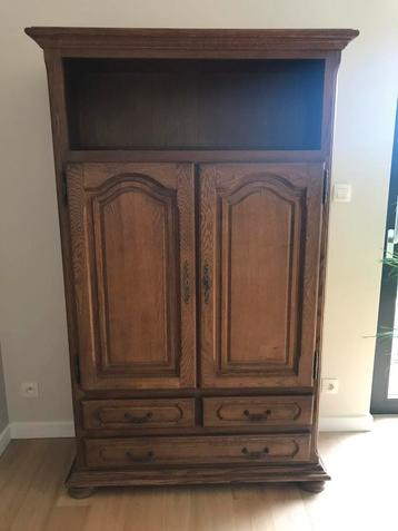 Garderobe beschikbaar voor biedingen