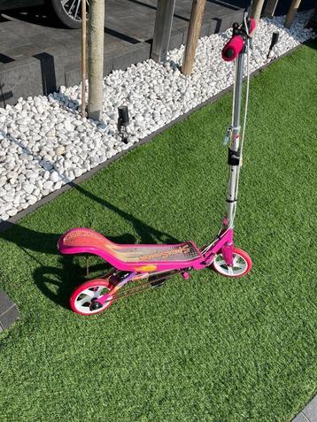 Space scooter roze beschikbaar voor biedingen