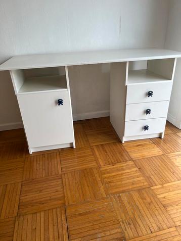 Bureau beschikbaar voor biedingen