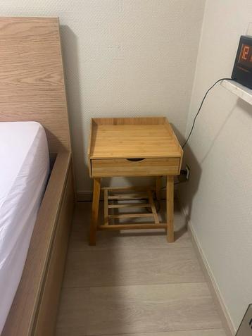 Nachtkastje met lade beschikbaar voor biedingen