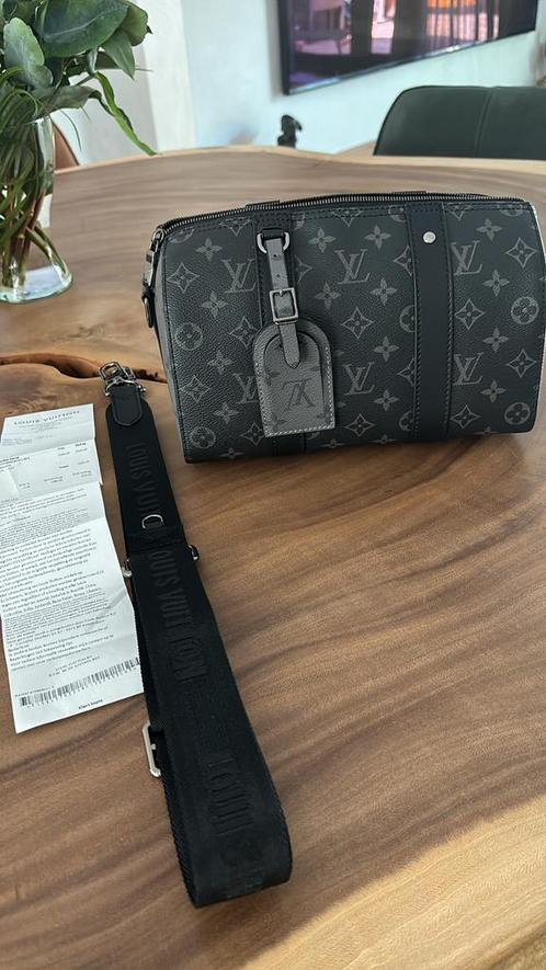 Louis Vuitton City Keepall 2025 – Authentieke Designer Tas, Handtassen en Accessoires, Tassen | Schoudertassen, Zo goed als nieuw