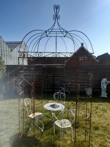 Vierkant smeedijzeren tuinhuisje met stevige bar, zie foto's beschikbaar voor biedingen