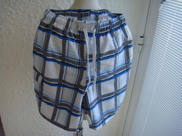 Short. Marque " F.LLI Campagnolo " à carreaux. Taille M. beschikbaar voor biedingen