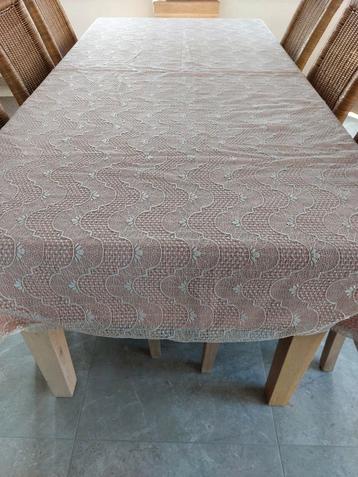 Tafelkleed  beschikbaar voor biedingen