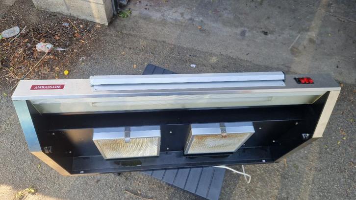 Ambassade beroepskapel, Elektronische apparatuur, Afzuigkappen, Gebruikt, Vrijstaand, Wandschouwkap, 600 tot 800 m³ per uur, Motor