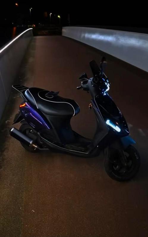 Piaggio zip a klasse, Fietsen en Brommers, Scooters | Piaggio, Zo goed als nieuw, Zip, Ophalen