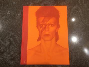 David Bowie boek “David Bowie is” en tijdschrift 