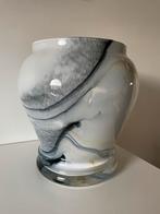 Vaas marmer look, Wit, Ophalen of Verzenden, Minder dan 50 cm, Glas