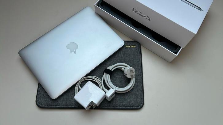 Apple Macbook Pro met adapter en CASE in optie., Computers en Software, Apple Macbooks, Zo goed als nieuw, MacBook, 13 inch, 2 tot 3 Ghz
