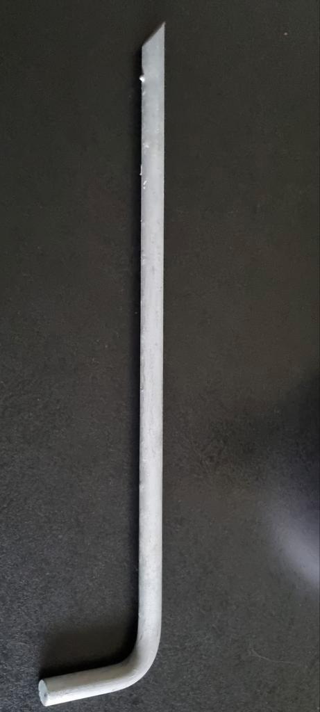 11 grondhaken spot prijs 20 mm staal 50 cmlang 0p 10 cm, Doe-het-zelf en Bouw, IJzerwaren en Bevestigingsmiddelen, Zo goed als nieuw