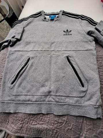 Adidas sweatshirt beschikbaar voor biedingen