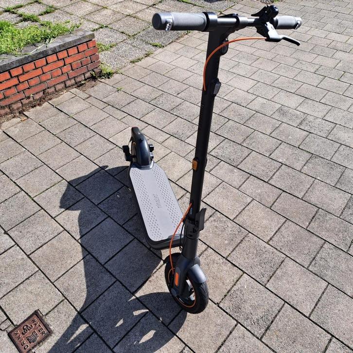 Ninebot Segway Kickscooter F65I - uitstekende staat, Fietsen en Brommers, Steps, Zo goed als nieuw, Elektrische step (E-scooter)