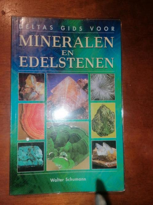 Walter Schumann - Deltas gids voor mineralen en edelstenen, Livres, Science, Comme neuf, Enlèvement ou Envoi