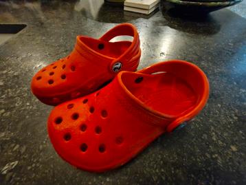 Crocs rood (maat 8/9 of maat 24-26) beschikbaar voor biedingen