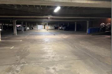 Garage à vendre à Ixelles disponible aux enchères