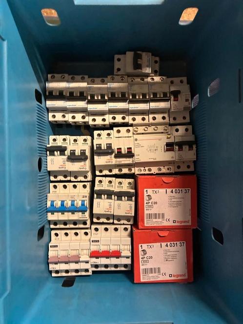 Automaten (2 en 4polige) nieuw of in goede..., Doe-het-zelf en Bouw, Elektriciteit en Kabels, Zo goed als nieuw, Ophalen of Verzenden