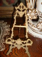 Bronzen staander voor borden., Ophalen