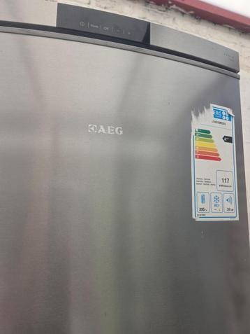 Frigo à vendre – Hauteur 186 cm, largeur 57 cm, Classe énergétique A ou plus économe, 160 cm ou plus, Enlèvement, 200 litres ou plus