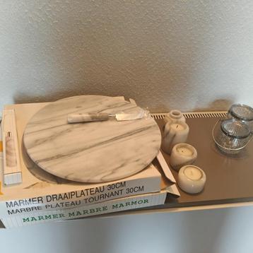 Kaas- of taartplateau's beschikbaar voor biedingen