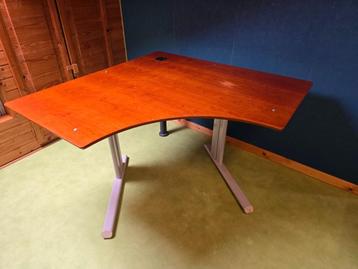 Bureau d'angle beschikbaar voor biedingen