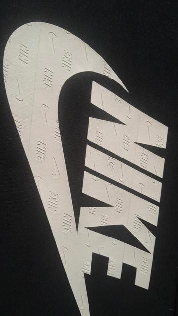 Nike trui maat M beschikbaar voor biedingen
