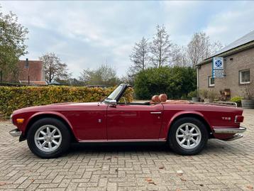 Triumph TR6, rouge carmin disponible aux enchères