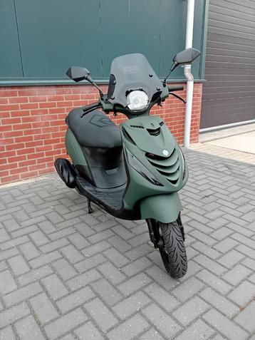 Piaggio Zip 4T Scooter Mat Groen LED 45km/u (B-Klasse) beschikbaar voor biedingen