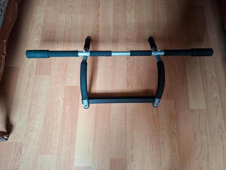 trekstang voor de deur, Sport en Fitness, Fitnessmaterialen, Gebruikt, Oprekstang, Armen, Ophalen