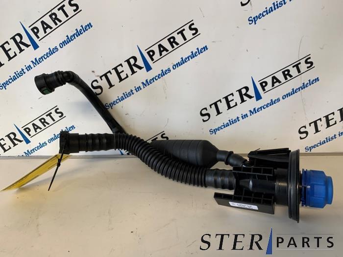 Tube de remplissage adblue réservoir d'un Mercedes Sprinter, Autos : Pièces & Accessoires, Systèmes à carburant, Mercedes-Benz