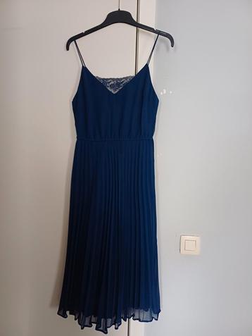 Marineblauw kleed  beschikbaar voor biedingen