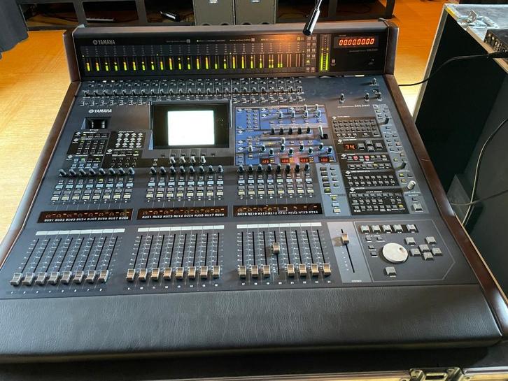 Yamaha DM 2000 VCM, incl. Audio-Service MY16MADI64, Muziek en Instrumenten, Mengpanelen, Gebruikt, 20 kanalen of meer, Microfooningang