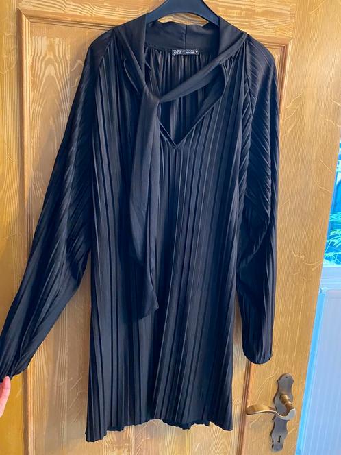 Black dress van Zara, Kleding | Dames, Jurken, Zo goed als nieuw, Maat 36 (S), Zwart, Ophalen of Verzenden