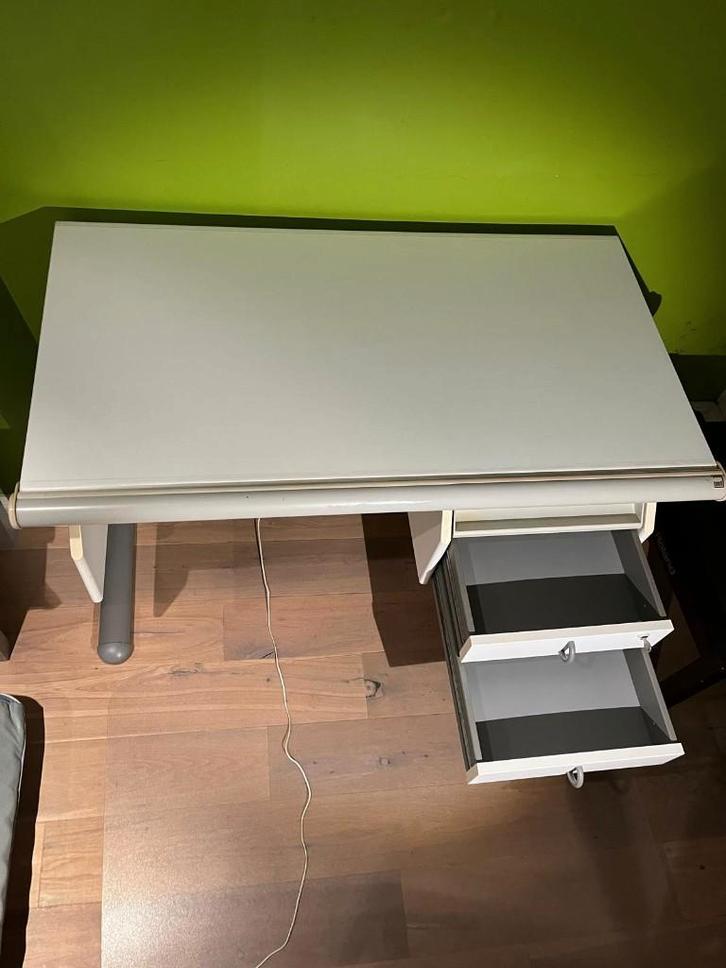 Degelijk bureau van het merk Moll, Huis en Inrichting, Bureaus, Zo goed als nieuw, Bureau, In hoogte verstelbaar, Ophalen