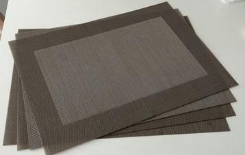 4 Placemats beschikbaar voor biedingen