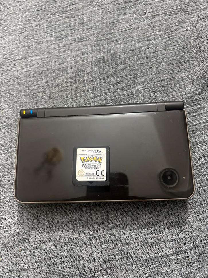 Nintendo DSi with Original Pokémon White Version, Games en Spelcomputers, Spelcomputers | Nintendo DS, Zo goed als nieuw, Dsi