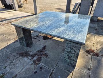 Vierkante tafel graniet Vert Tropical beschikbaar voor biedingen